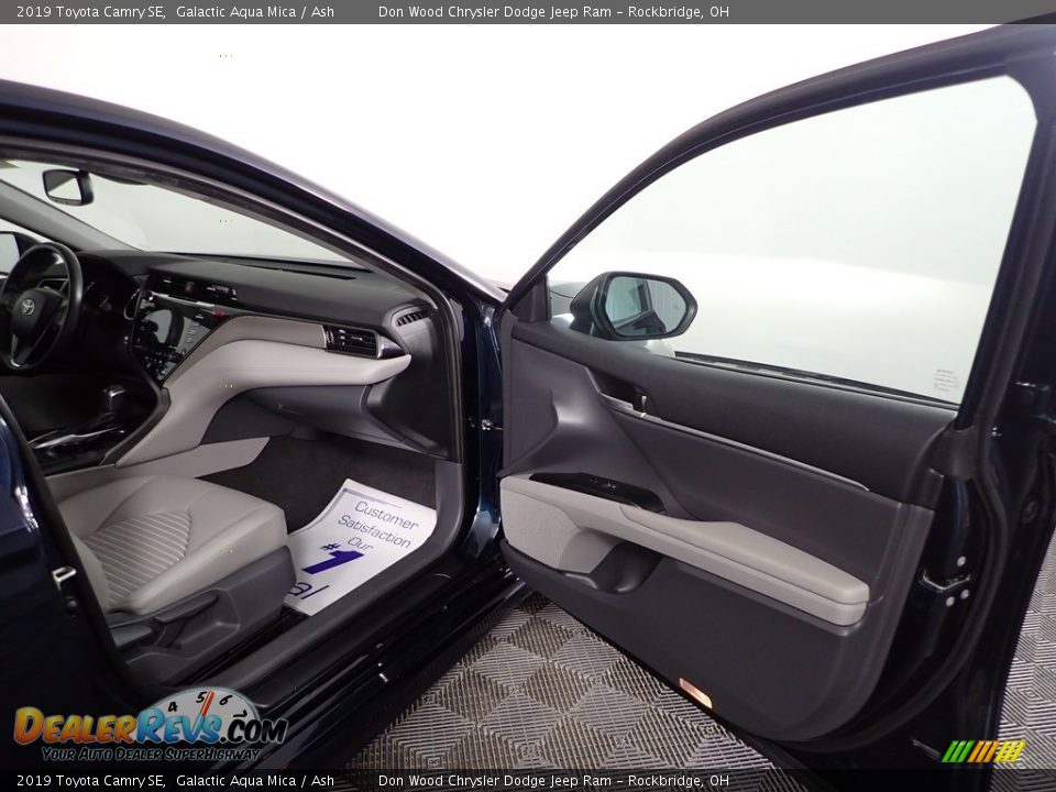 2019 Toyota Camry SE Galactic Aqua Mica / Ash Photo #25