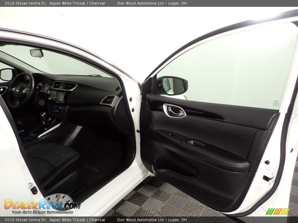 2019 Nissan Sentra SV Aspen White Tricoat / Charcoal Photo #24