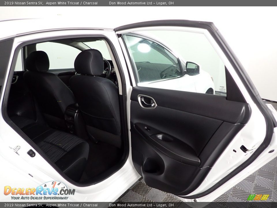 2019 Nissan Sentra SV Aspen White Tricoat / Charcoal Photo #26