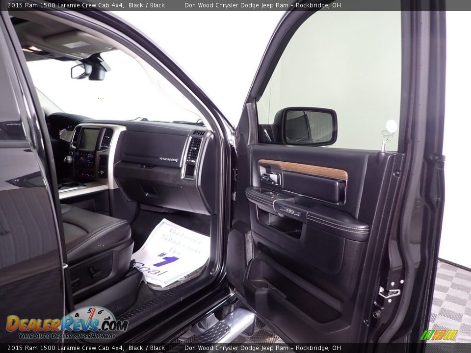 2015 Ram 1500 Laramie Crew Cab 4x4 Black / Black Photo #30