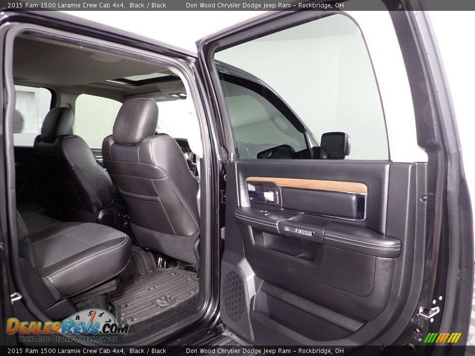 2015 Ram 1500 Laramie Crew Cab 4x4 Black / Black Photo #32