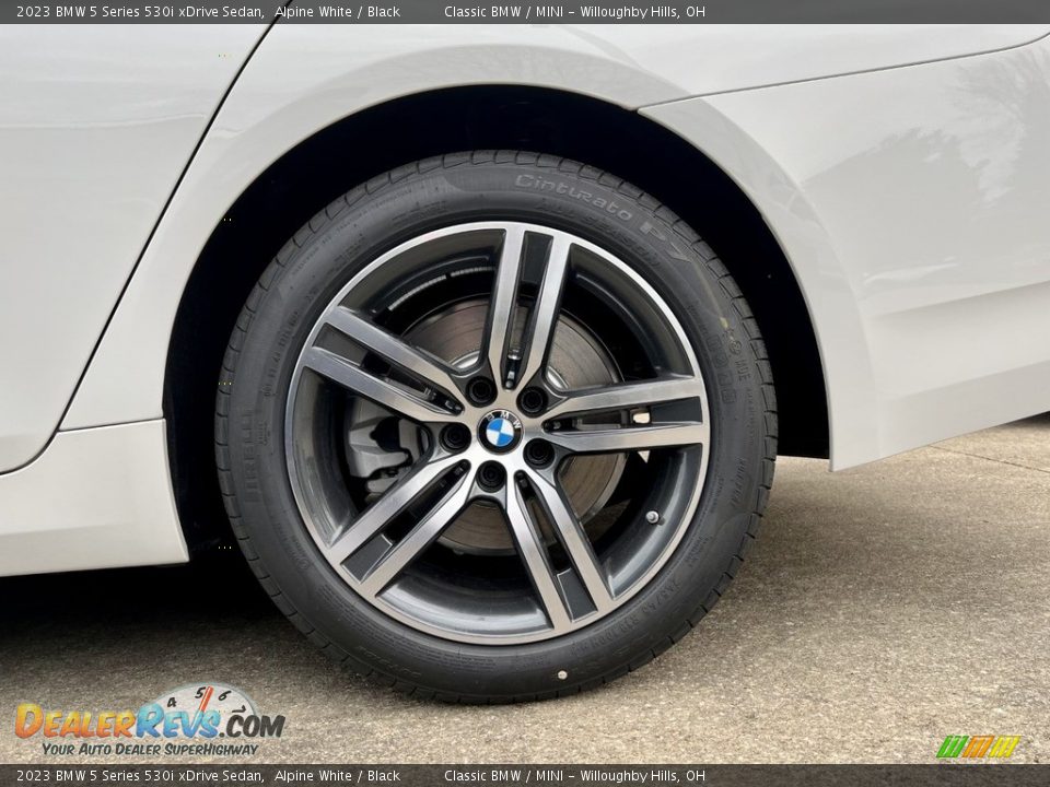 2023 BMW 5 Series 530i xDrive Sedan Alpine White / Black Photo #2