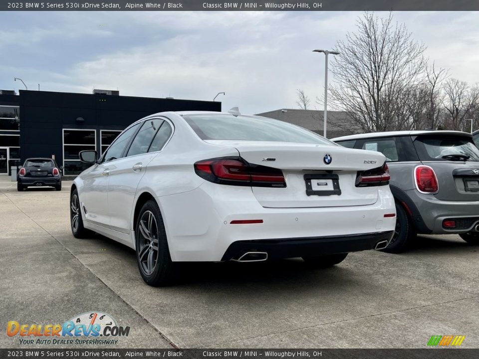 2023 BMW 5 Series 530i xDrive Sedan Alpine White / Black Photo #3