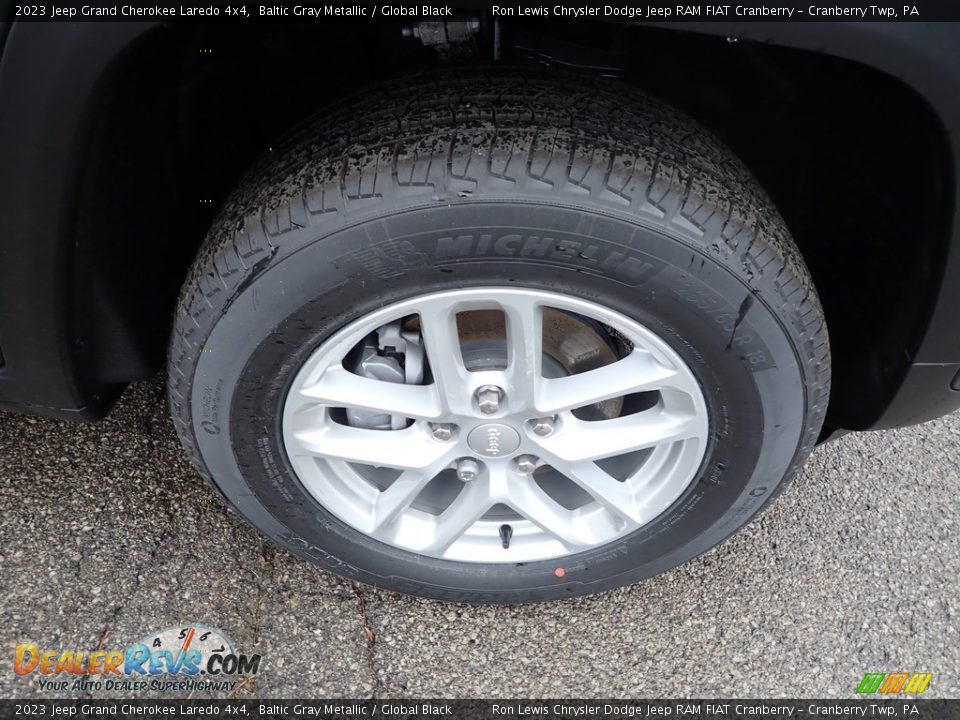 2023 Jeep Grand Cherokee Laredo 4x4 Baltic Gray Metallic / Global Black Photo #9