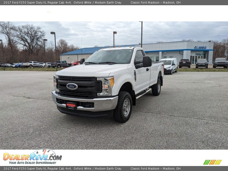 2017 Ford F250 Super Duty XL Regular Cab 4x4 Oxford White / Medium Earth Gray Photo #1