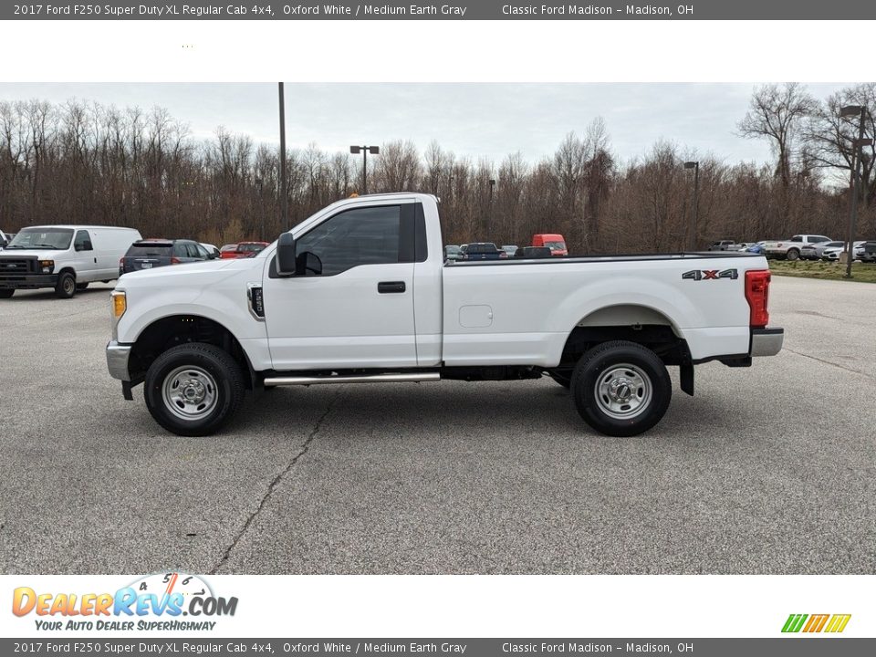 2017 Ford F250 Super Duty XL Regular Cab 4x4 Oxford White / Medium Earth Gray Photo #2