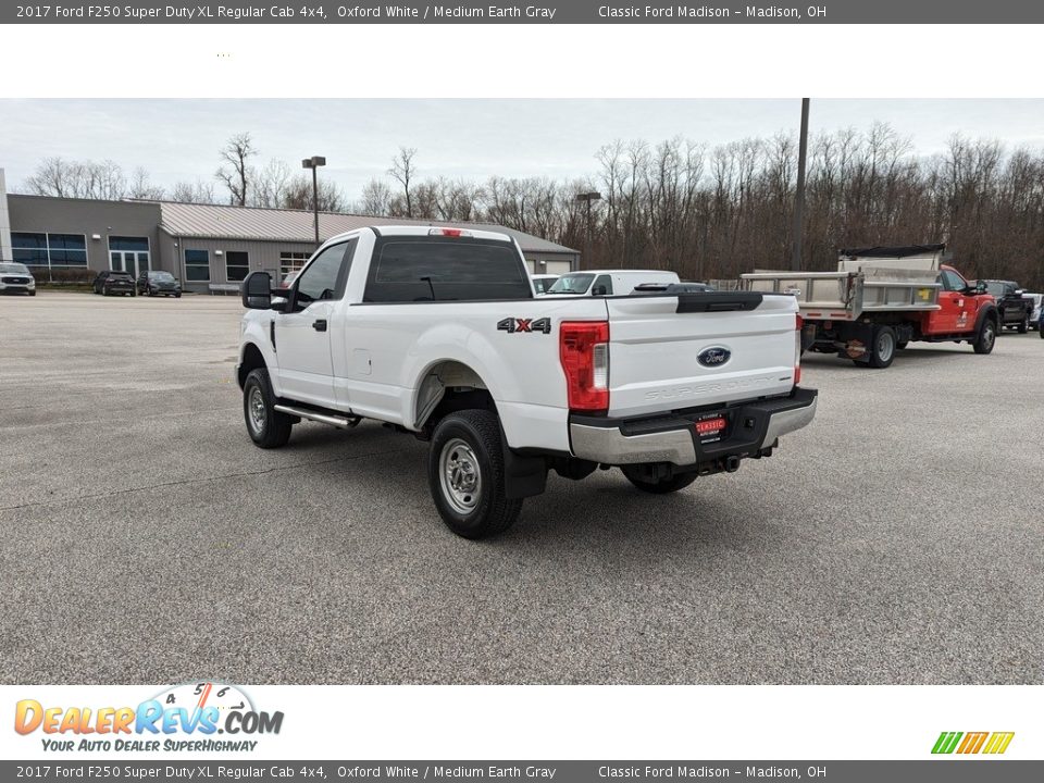 2017 Ford F250 Super Duty XL Regular Cab 4x4 Oxford White / Medium Earth Gray Photo #3