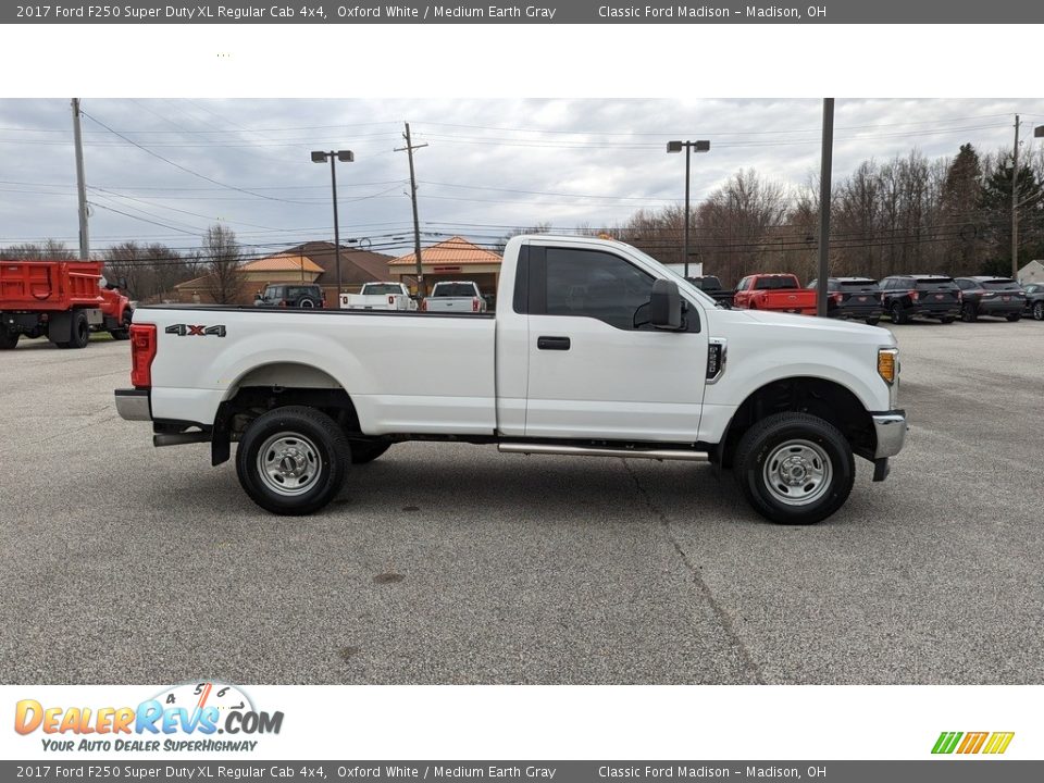2017 Ford F250 Super Duty XL Regular Cab 4x4 Oxford White / Medium Earth Gray Photo #6