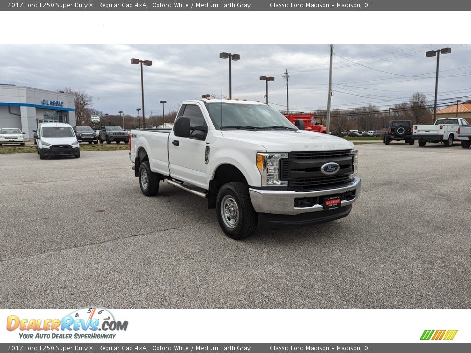 2017 Ford F250 Super Duty XL Regular Cab 4x4 Oxford White / Medium Earth Gray Photo #7