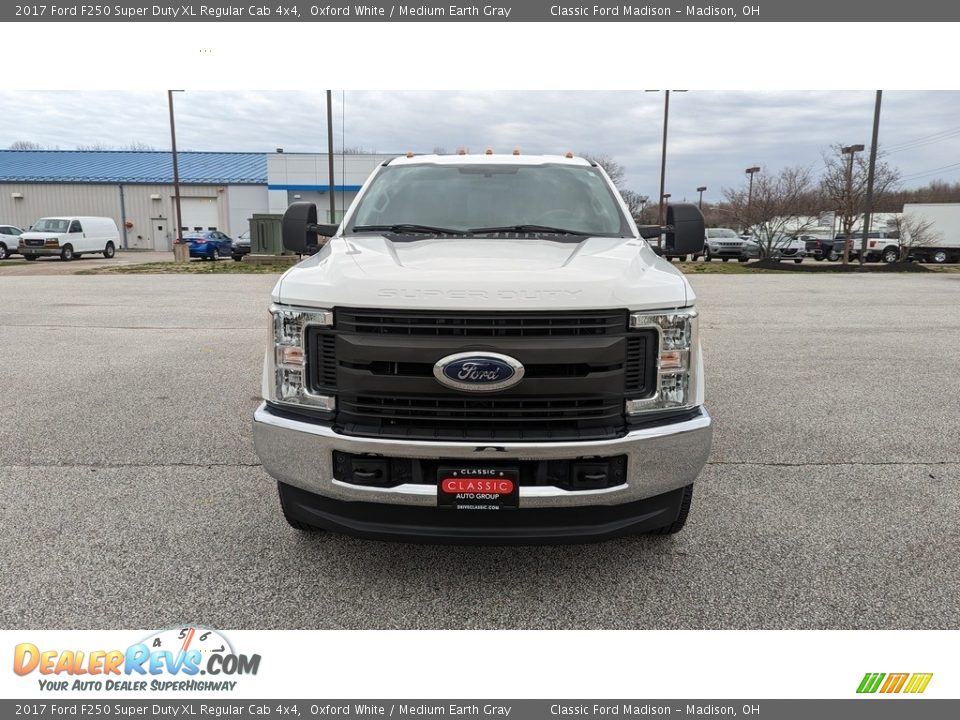 2017 Ford F250 Super Duty XL Regular Cab 4x4 Oxford White / Medium Earth Gray Photo #8