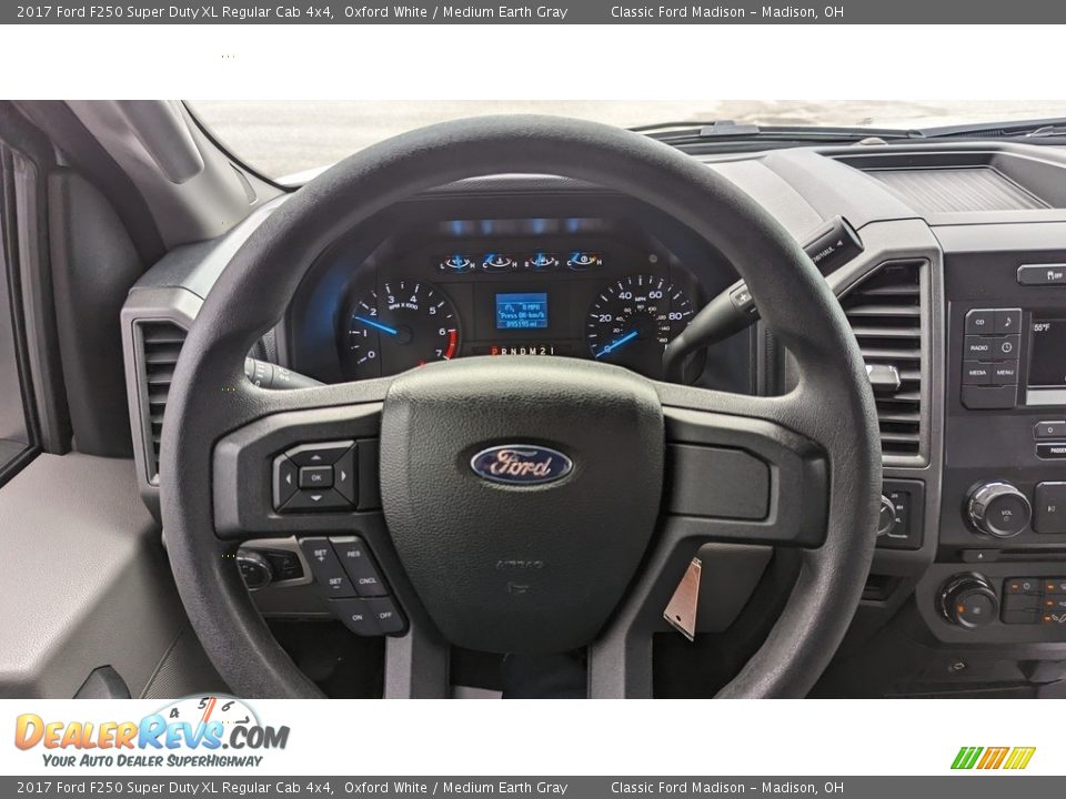 2017 Ford F250 Super Duty XL Regular Cab 4x4 Oxford White / Medium Earth Gray Photo #11