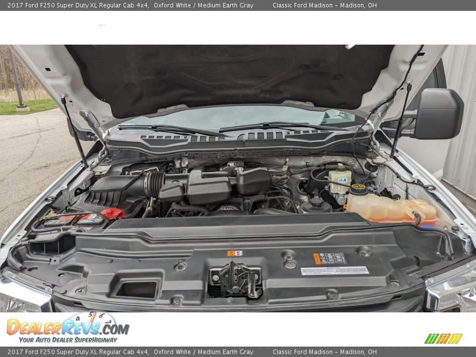 2017 Ford F250 Super Duty XL Regular Cab 4x4 Oxford White / Medium Earth Gray Photo #16