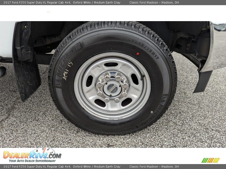 2017 Ford F250 Super Duty XL Regular Cab 4x4 Oxford White / Medium Earth Gray Photo #17