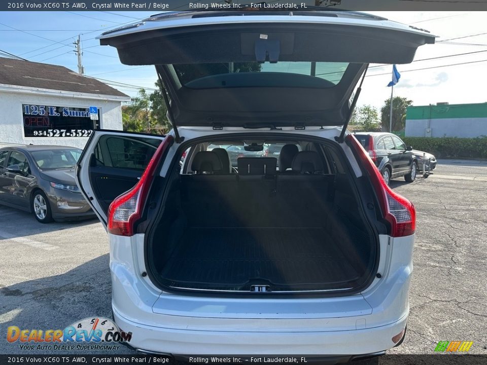 2016 Volvo XC60 T5 AWD Crystal White Pearl / Beige Photo #23