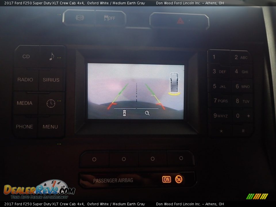 2017 Ford F250 Super Duty XLT Crew Cab 4x4 Oxford White / Medium Earth Gray Photo #2