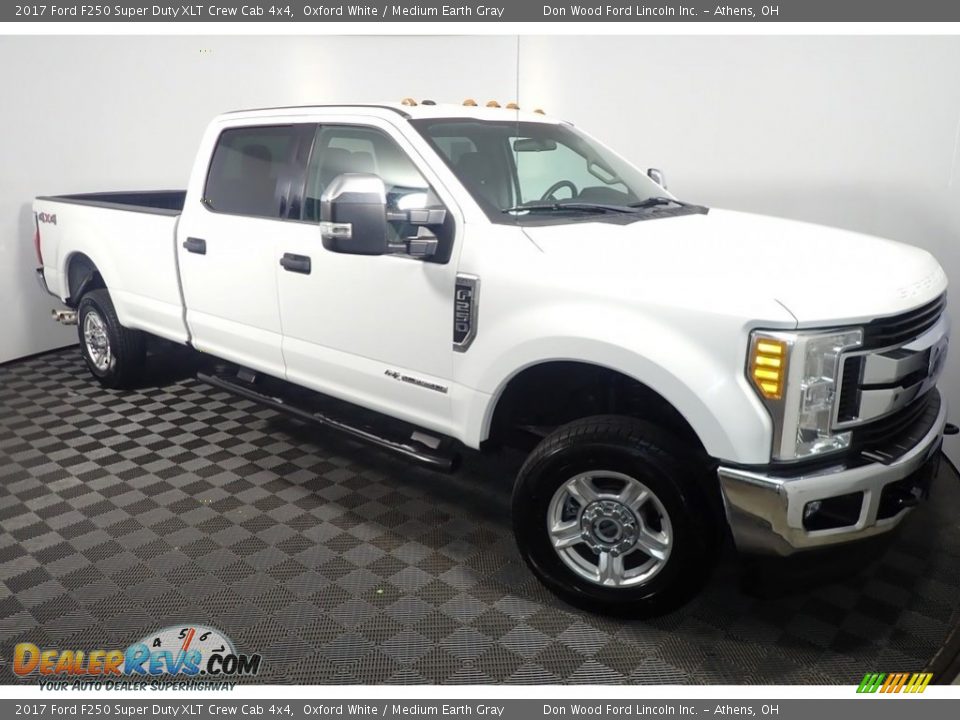 2017 Ford F250 Super Duty XLT Crew Cab 4x4 Oxford White / Medium Earth Gray Photo #3