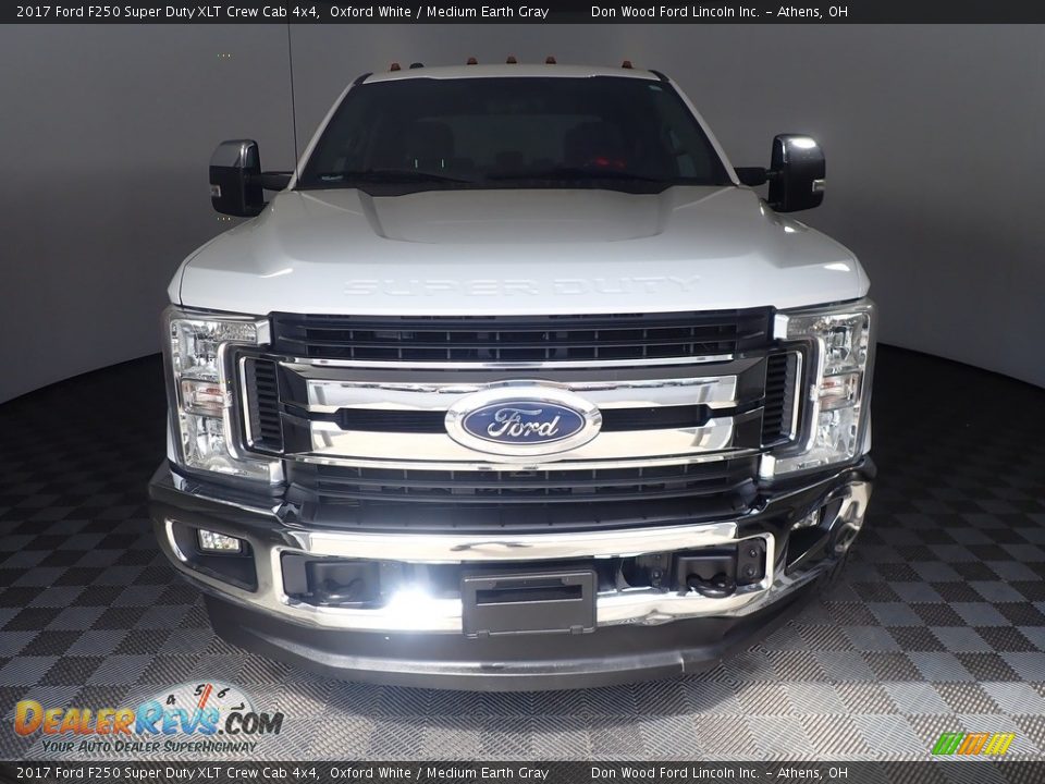 2017 Ford F250 Super Duty XLT Crew Cab 4x4 Oxford White / Medium Earth Gray Photo #5