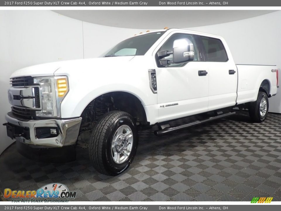 2017 Ford F250 Super Duty XLT Crew Cab 4x4 Oxford White / Medium Earth Gray Photo #8