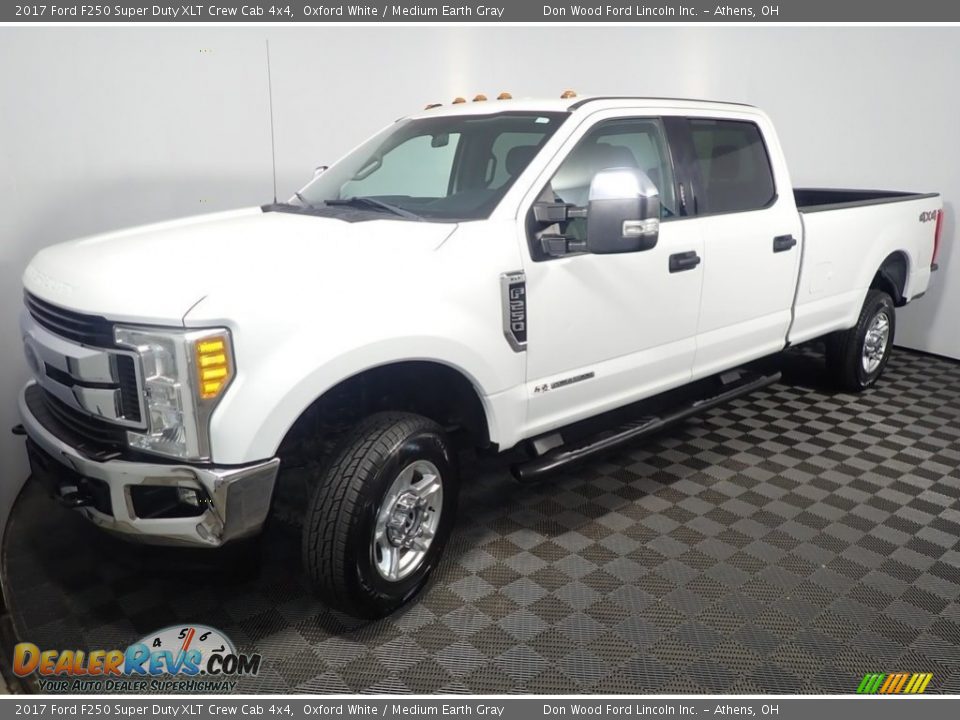 2017 Ford F250 Super Duty XLT Crew Cab 4x4 Oxford White / Medium Earth Gray Photo #9