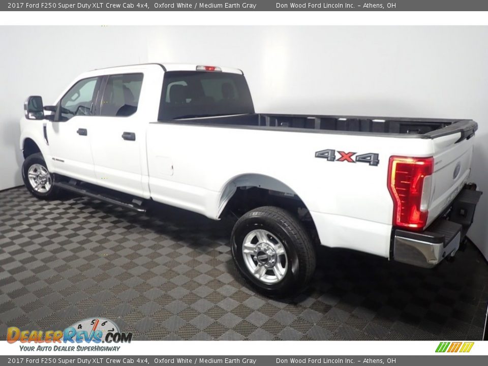 2017 Ford F250 Super Duty XLT Crew Cab 4x4 Oxford White / Medium Earth Gray Photo #11