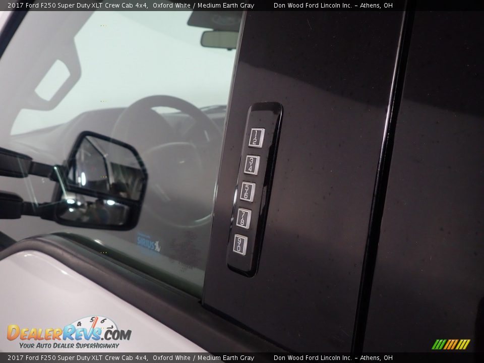 2017 Ford F250 Super Duty XLT Crew Cab 4x4 Oxford White / Medium Earth Gray Photo #15