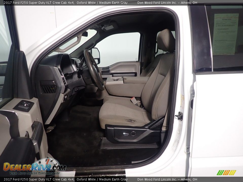 2017 Ford F250 Super Duty XLT Crew Cab 4x4 Oxford White / Medium Earth Gray Photo #18