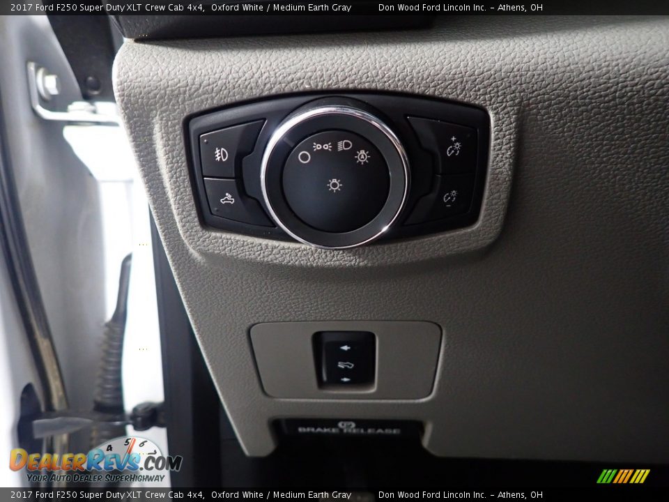 2017 Ford F250 Super Duty XLT Crew Cab 4x4 Oxford White / Medium Earth Gray Photo #26