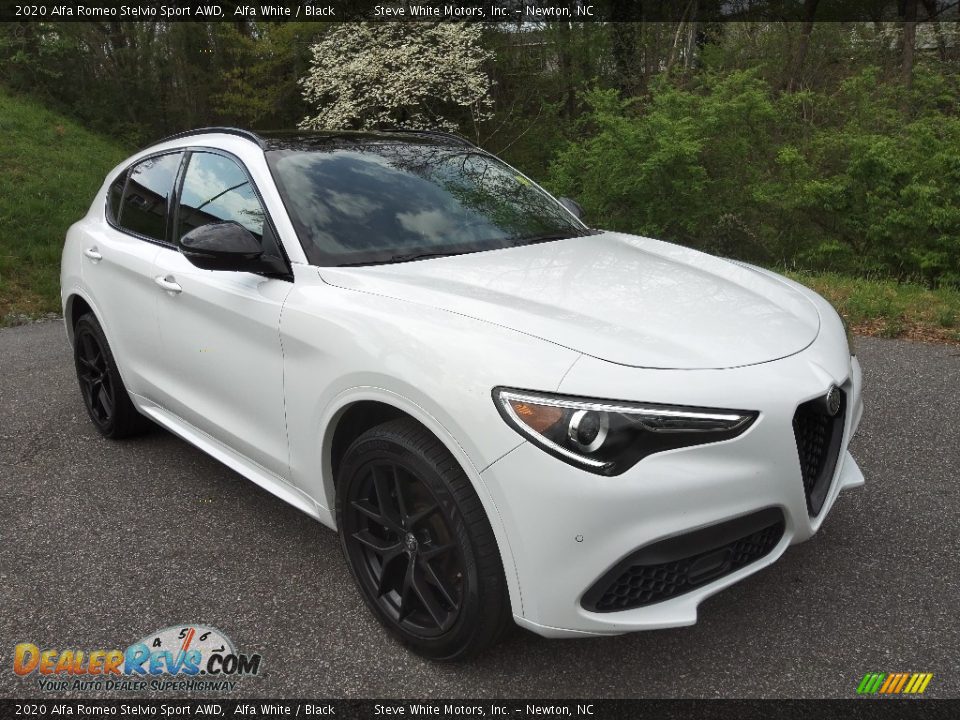 Front 3/4 View of 2020 Alfa Romeo Stelvio Sport AWD Photo #4