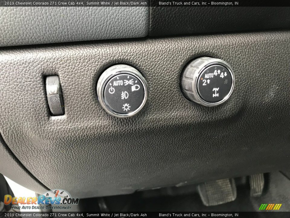 Controls of 2019 Chevrolet Colorado Z71 Crew Cab 4x4 Photo #15