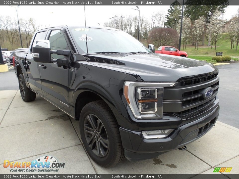 Front 3/4 View of 2022 Ford F150 Lariat SuperCrew 4x4 Photo #8