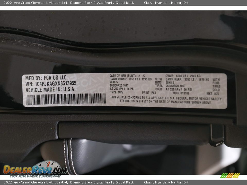 2022 Jeep Grand Cherokee L Altitude 4x4 Diamond Black Crystal Pearl / Global Black Photo #24