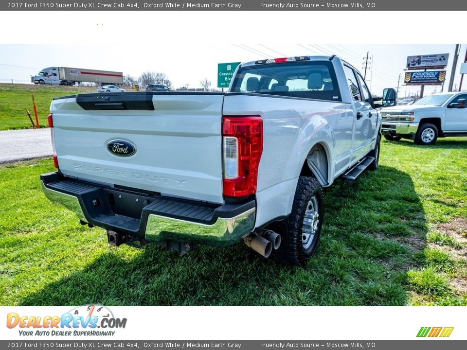 2017 Ford F350 Super Duty XL Crew Cab 4x4 Oxford White / Medium Earth Gray Photo #3