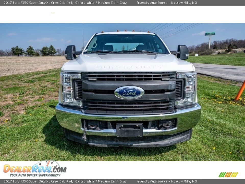 2017 Ford F350 Super Duty XL Crew Cab 4x4 Oxford White / Medium Earth Gray Photo #7