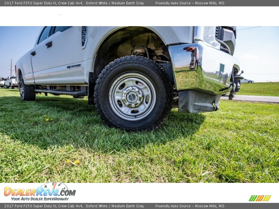 2017 Ford F350 Super Duty XL Crew Cab 4x4 Oxford White / Medium Earth Gray Photo #19