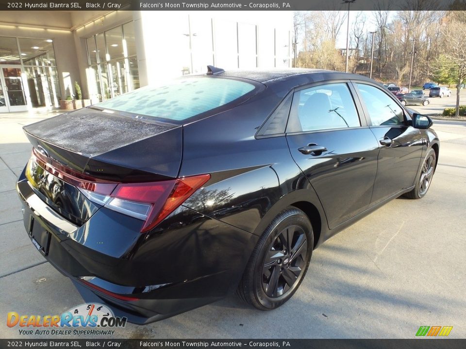 2022 Hyundai Elantra SEL Black / Gray Photo #2