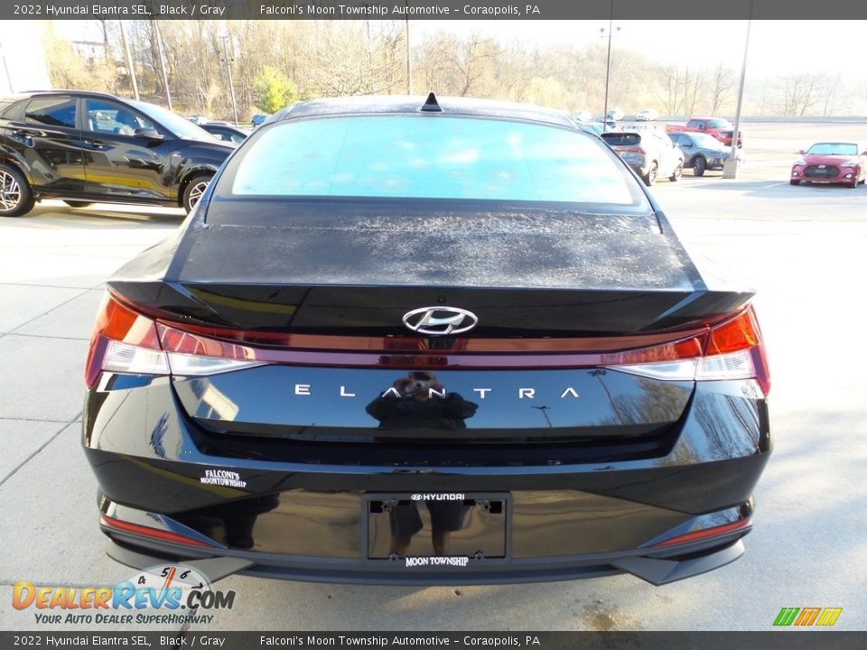 2022 Hyundai Elantra SEL Black / Gray Photo #3