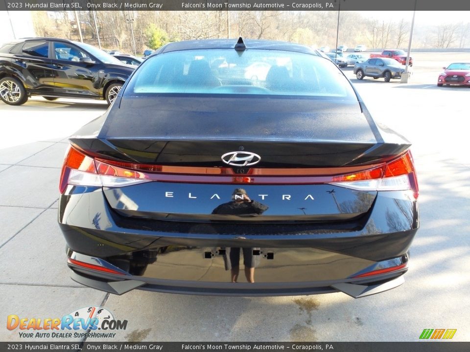 2023 Hyundai Elantra SEL Onyx Black / Medium Gray Photo #3