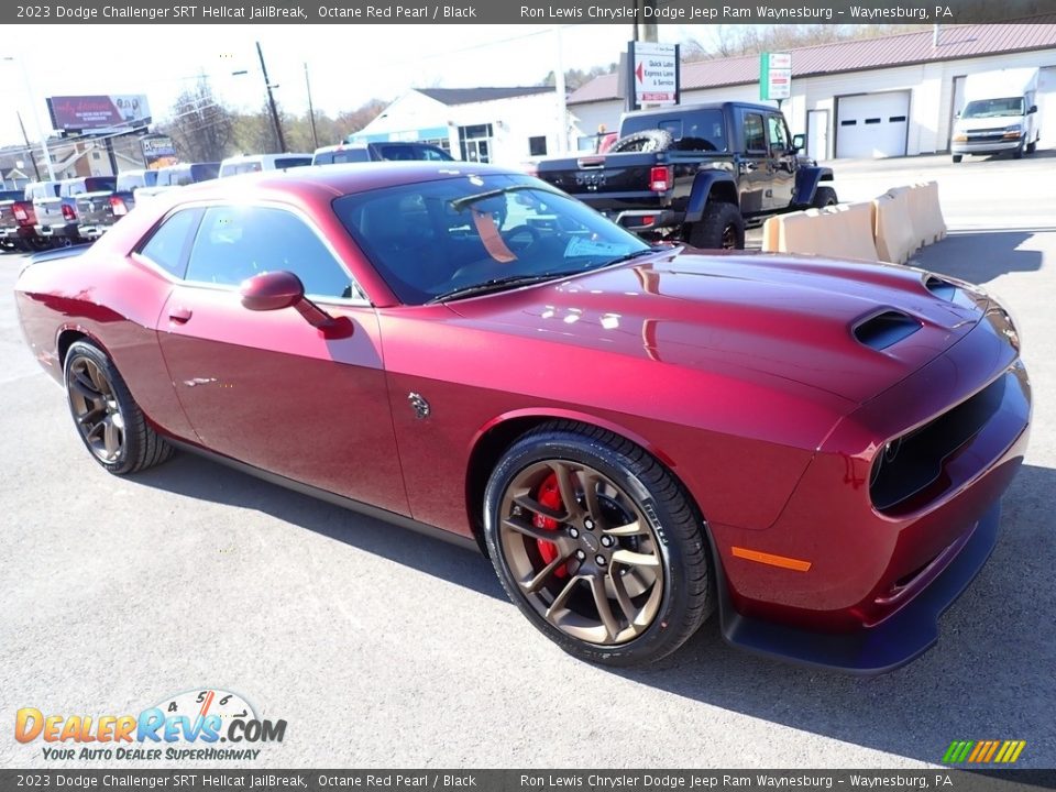 Front 3/4 View of 2023 Dodge Challenger SRT Hellcat JailBreak Photo #8