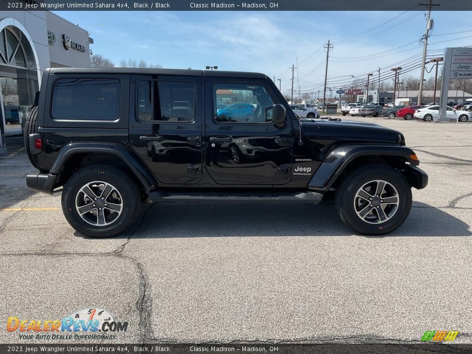 2023 Jeep Wrangler Unlimited Sahara 4x4 Black / Black Photo #9
