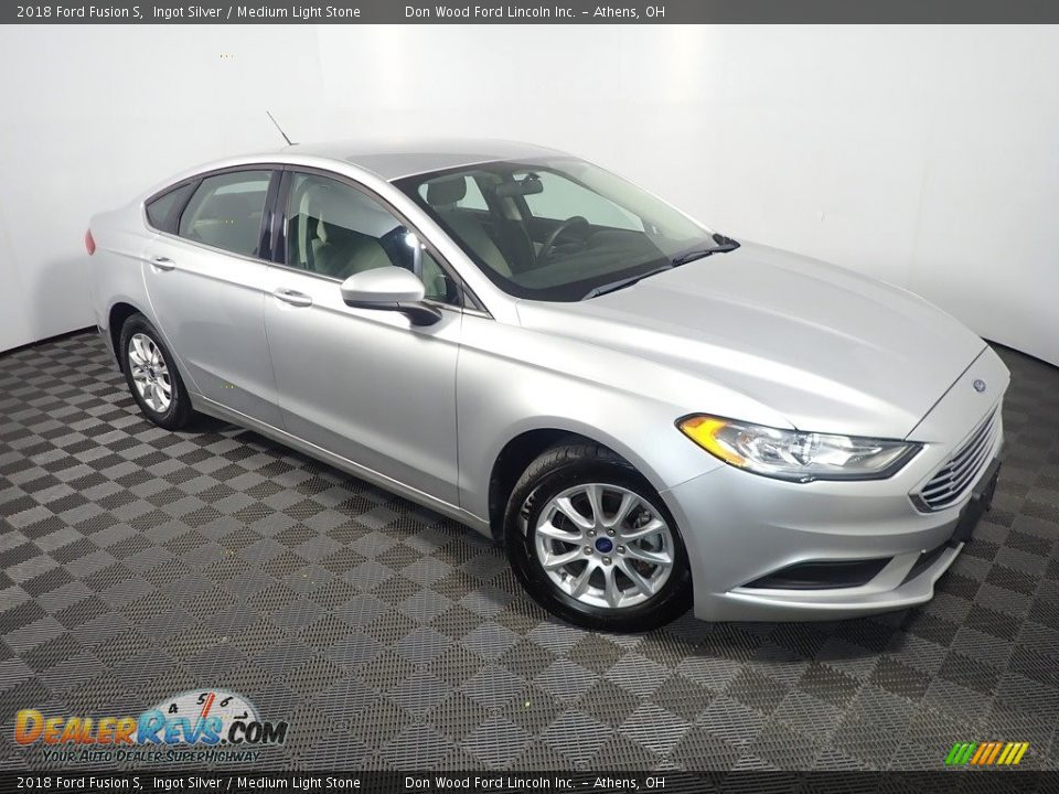 Front 3/4 View of 2018 Ford Fusion S Photo #3