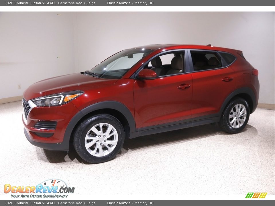 Front 3/4 View of 2020 Hyundai Tucson SE AWD Photo #3