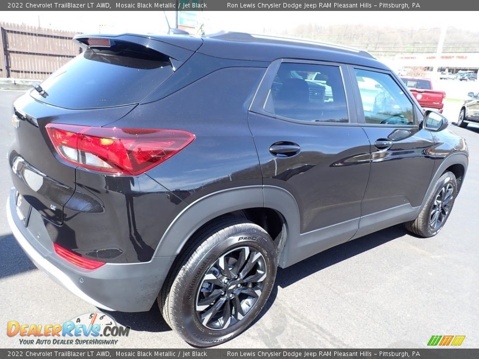 2022 Chevrolet TrailBlazer LT AWD Mosaic Black Metallic / Jet Black Photo #6