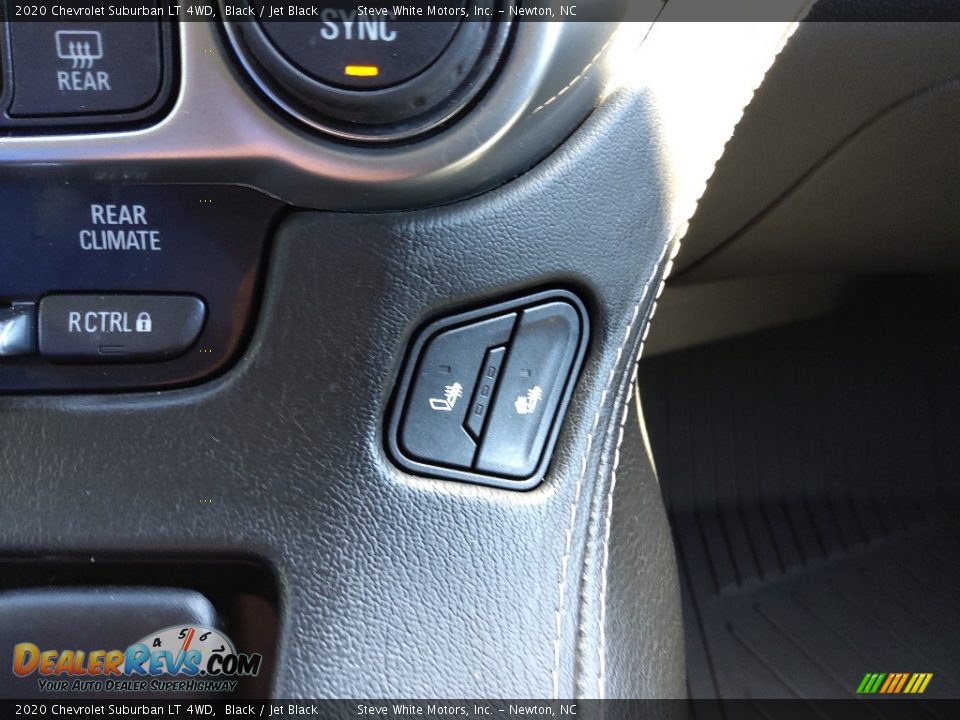 Controls of 2020 Chevrolet Suburban LT 4WD Photo #31