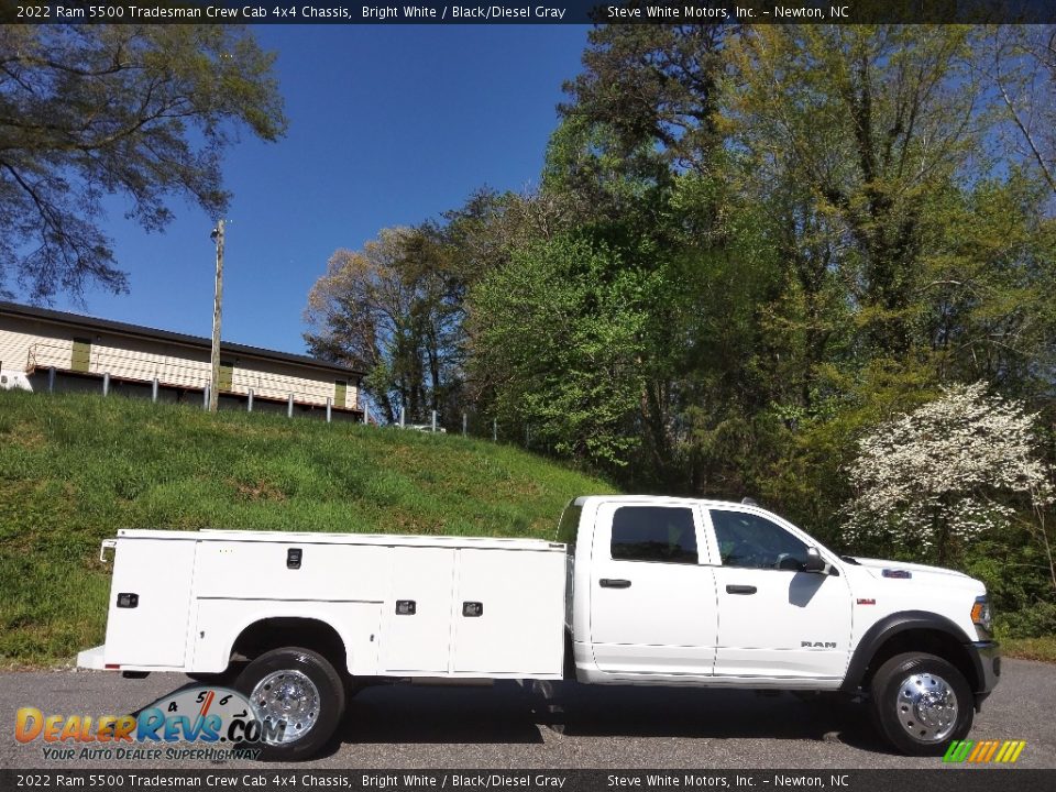 2022 Ram 5500 Tradesman Crew Cab 4x4 Chassis Bright White / Black/Diesel Gray Photo #5