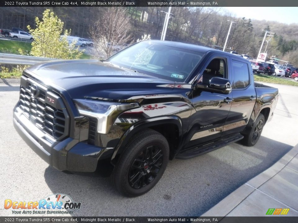 Front 3/4 View of 2022 Toyota Tundra SR5 Crew Cab 4x4 Photo #14