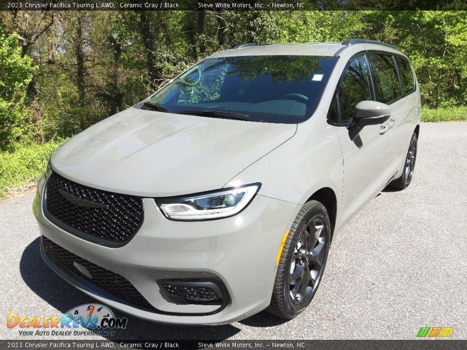 2023 Chrysler Pacifica Touring L AWD Ceramic Gray / Black Photo #2