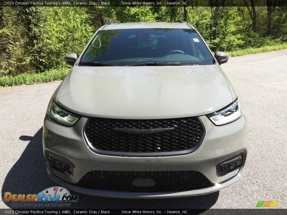 2023 Chrysler Pacifica Touring L AWD Ceramic Gray / Black Photo #3