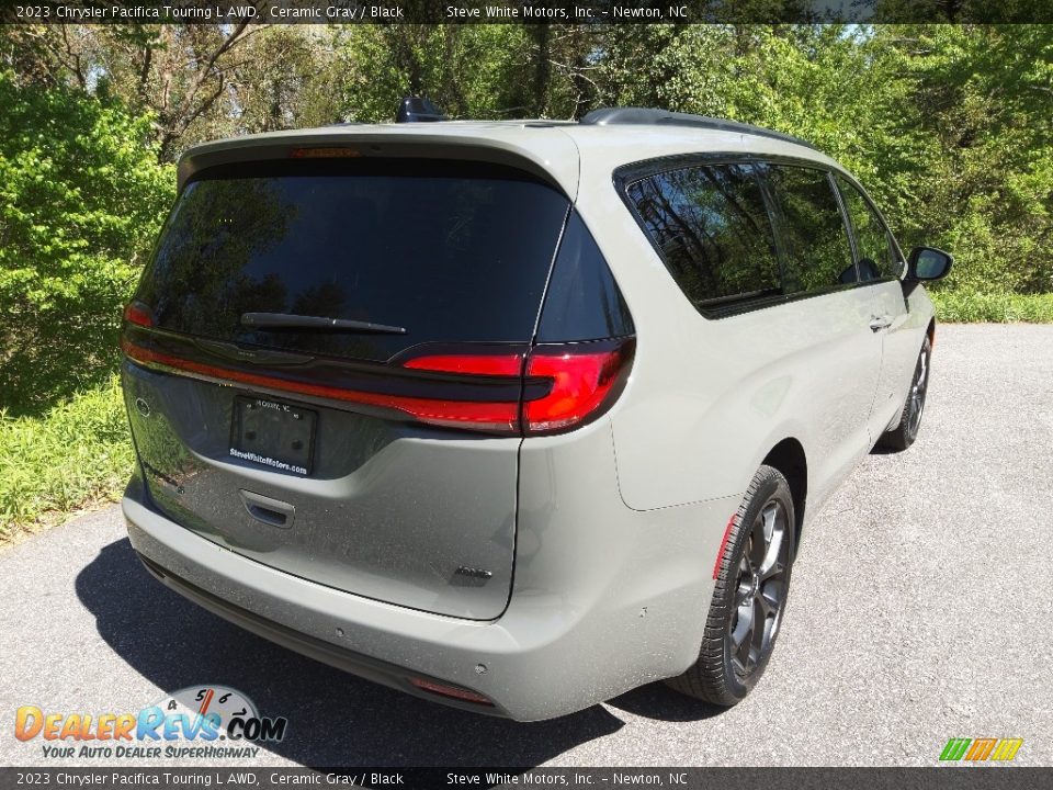 2023 Chrysler Pacifica Touring L AWD Ceramic Gray / Black Photo #6