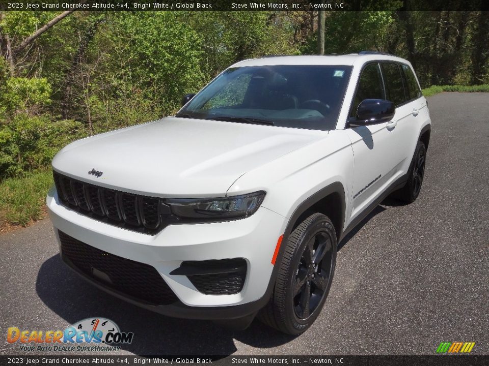 2023 Jeep Grand Cherokee Altitude 4x4 Bright White / Global Black Photo #2