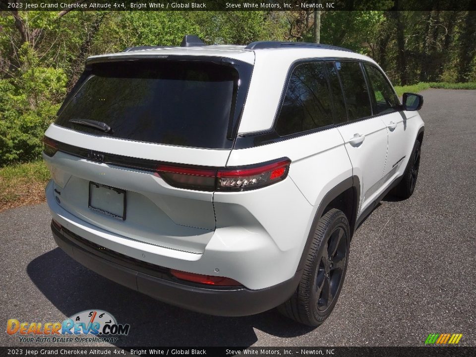 2023 Jeep Grand Cherokee Altitude 4x4 Bright White / Global Black Photo #6